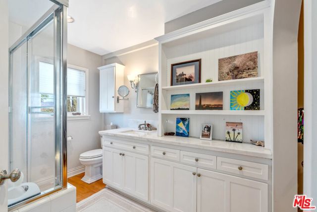 11316 Sunshine Terrace, Studio City CA: https://media.crmls.org/mediaz/867b24a6-4a0f-4982-8330-20264f4a016d.jpg