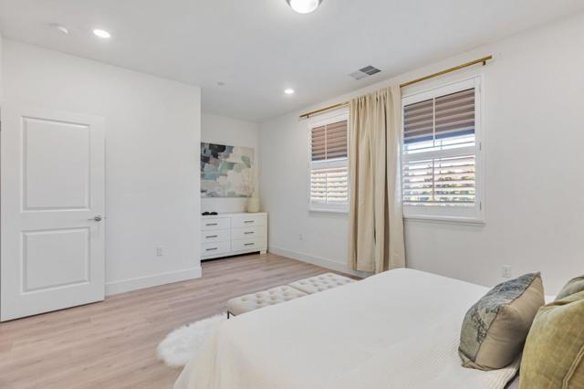 1040 Darwin Terrace, Sunnyvale CA: https://media.crmls.org/mediaz/867b50d7-b03f-4685-b0f7-076d997eb99b.jpg