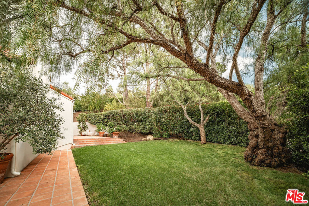 https://media.crmls.org/mediaz/867b6863-b127-47b0-ba09-4f7d5093db9d.jpg?preset=X-Large
