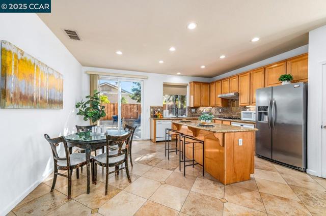 10 Narcissus Ct, Danville CA: https://media.crmls.org/mediaz/867b93f2-4964-44d2-9c1a-0e1e493ee525.jpg