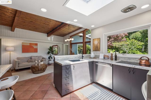 39 Norwood Ave, Kensington CA: https://media.crmls.org/mediaz/867b9457-d243-42b4-92cf-fbc96215e6a4.jpg