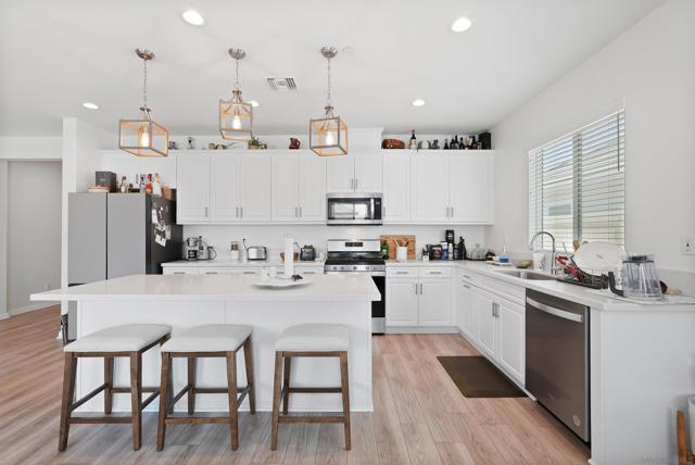 29078 Long Horn Ln, Winchester CA: https://media.crmls.org/mediaz/867ba326-940b-4dac-8a50-5b86446c5096.jpg