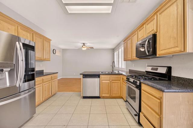 5817 Spring Flower Drive, Elk Grove CA: https://media.crmls.org/mediaz/867bad65-c52d-4221-81f7-3d642aae2bf6.jpg