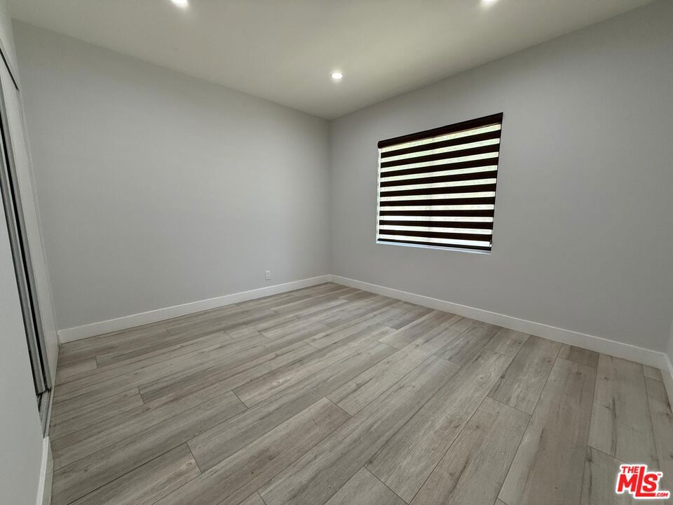 https://media.crmls.org/mediaz/867bc527-617b-4359-8c27-6a79924d6b57.jpg?preset=X-Large