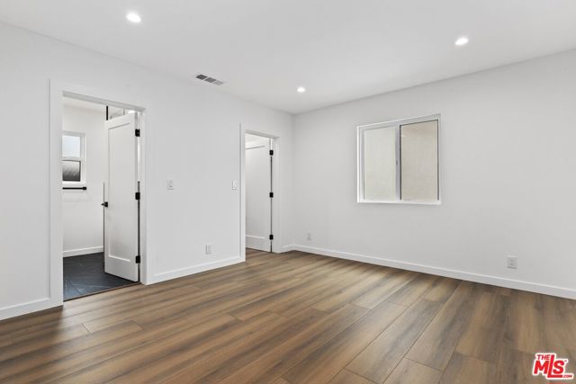 2700 S Palm Grove Avenue, Los Angeles CA: https://media.crmls.org/mediaz/867cf9af-0696-4461-8fa9-26aa208b3c8b.jpg