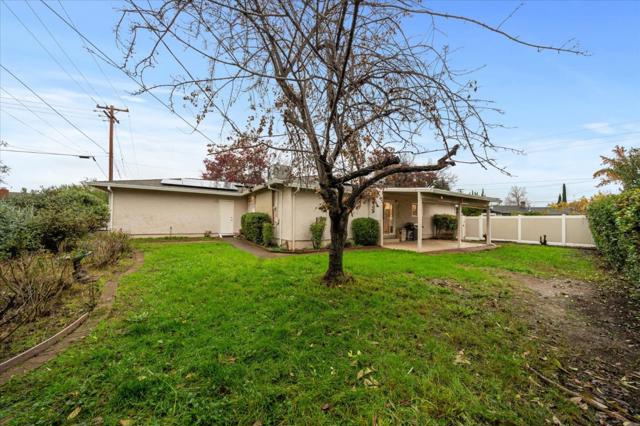 3505 Tamarack Drive, Redding CA: https://media.crmls.org/mediaz/867d7ba0-9426-4fdd-a948-b9c9ea531444.jpg