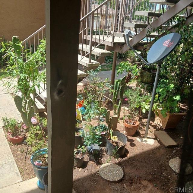 2041 E Grand Avenue, Escondido CA: https://media.crmls.org/mediaz/867d918c-f0cd-4974-9ec3-8e11f1be07e7.jpg