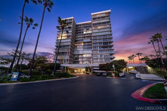 1820 Avenida Del Mundo, Coronado CA: https://media.crmls.org/mediaz/867dd6ec-f633-461d-ba3e-c4c57dde9a12.jpg