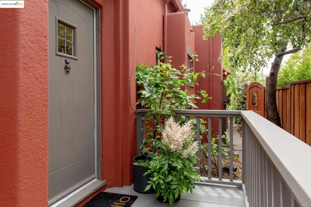 1110 Chaucer St, Berkeley CA: https://media.crmls.org/mediaz/867e7b9c-b422-408c-a779-2e9ea1410b0e.jpg