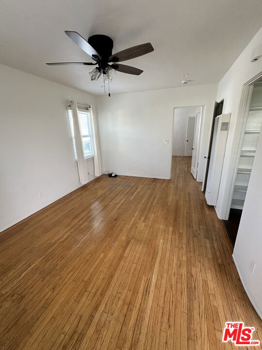 2712 Pacific Avenue, Venice CA: https://media.crmls.org/mediaz/867eb39d-6b5e-4e5d-8685-62c19e85cfb8.jpg