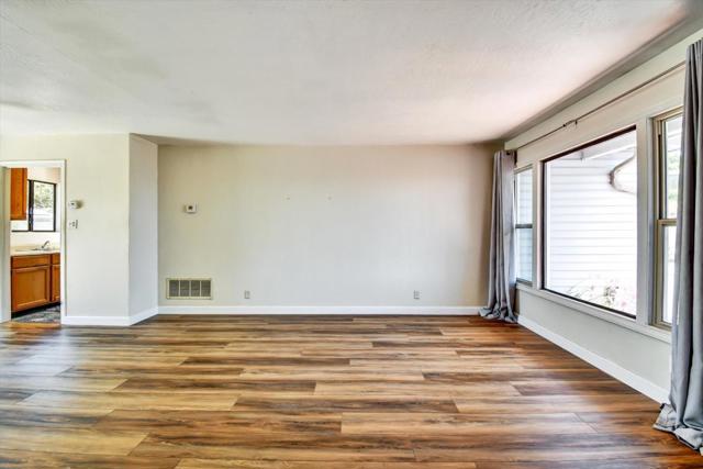 331 Manor Drive, Pacifica CA: https://media.crmls.org/mediaz/867f3c4c-0e5e-455a-9cee-0ceeed92776b.jpg