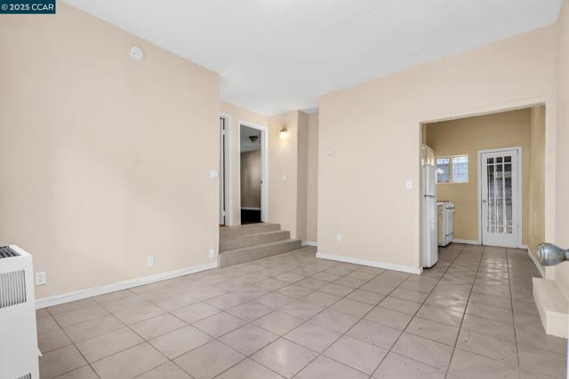 2150 35Th Ave, Oakland CA: https://media.crmls.org/mediaz/867f9daa-6f26-4b43-86e1-a1c152601c44.jpg