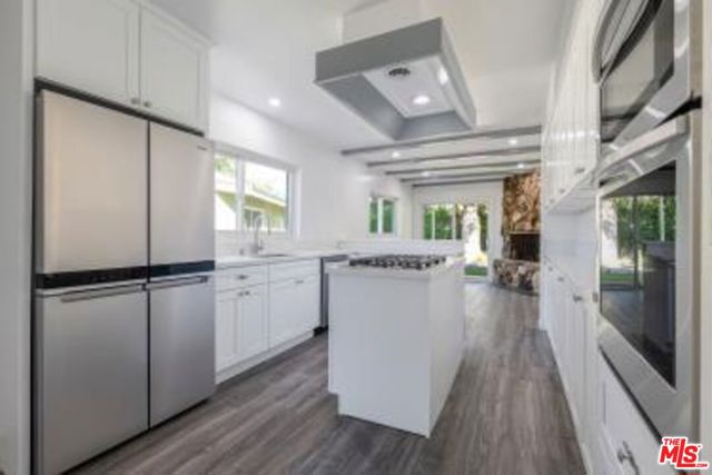 6723 Bianca Avenue photo 3