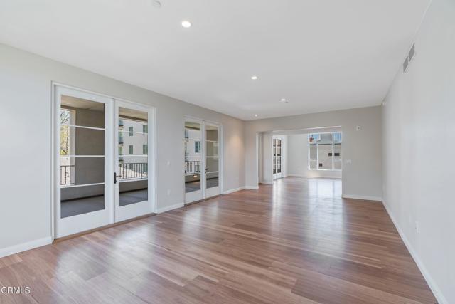 Detail Gallery Image 7 of 18 For 533 E Union St #201,  Pasadena,  CA 91101 - 3 Beds | 3/1 Baths