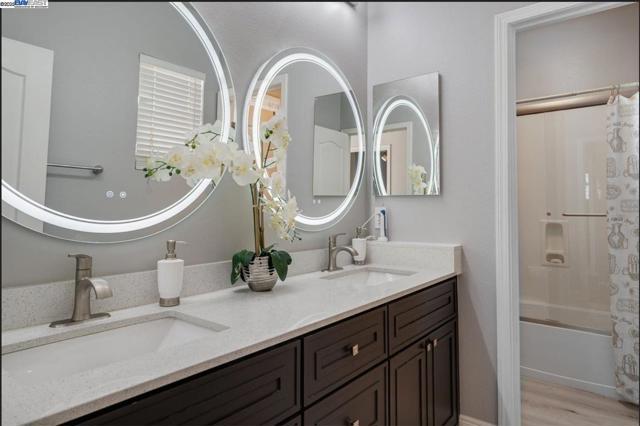 Image 32 of 45 For 871 Emily Ct