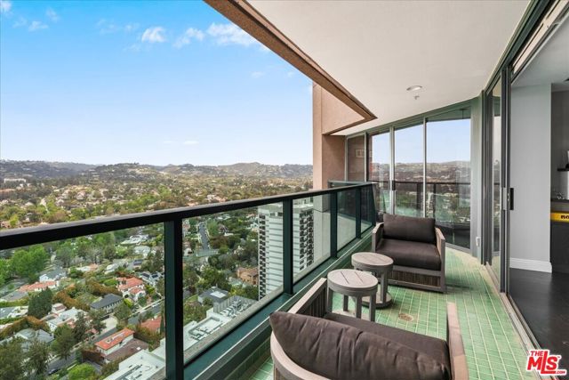 10490 Wilshire Boulevard, Los Angeles CA: https://media.crmls.org/mediaz/86802e41-e3cd-48d7-a46a-fcdac8ef763c.jpg