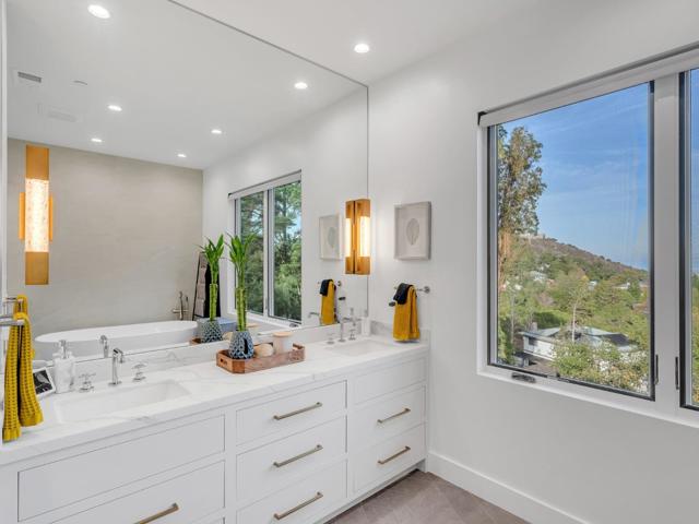 60 Glengarry Way, Hillsborough CA: https://media.crmls.org/mediaz/868085fa-aa20-47ab-abab-449cd29dcf33.jpg