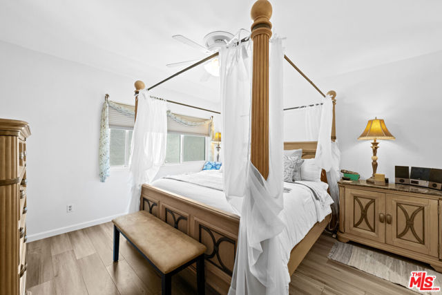 21901 Lassen Street, Chatsworth CA: https://media.crmls.org/mediaz/8680c78c-123b-4066-95be-8b1907ee0de8.jpg