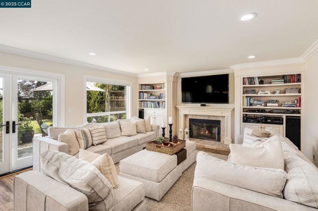 4040 Westminster Pl, Danville CA: https://media.crmls.org/mediaz/86810250-75e7-42a2-abc0-13cf92011315.jpg