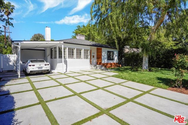 5839 Vesper Avenue photo 1