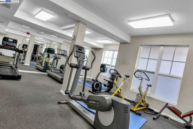 1121 40th Street, Emeryville CA: https://media.crmls.org/mediaz/868188e5-2f81-4f24-b455-da2f4b2947a0.jpg