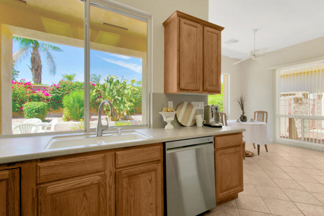 35925 Rosemont Drive, Palm Desert CA: https://media.crmls.org/mediaz/8681b946-8234-4953-a403-353af1ebe2b0.jpg