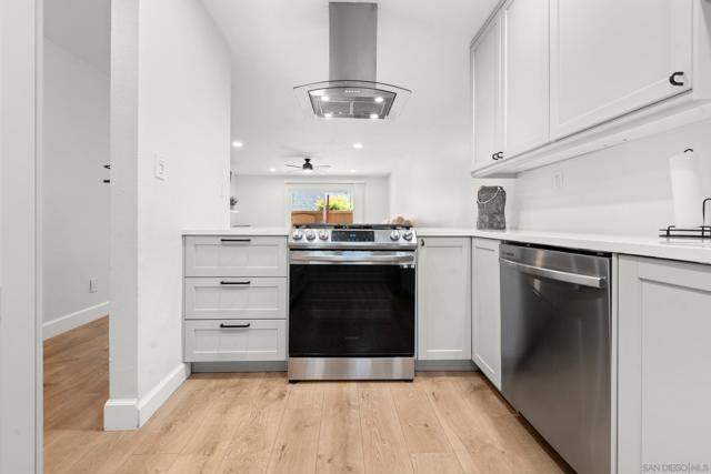 6821 Alvarado Rd, San Diego CA: https://media.crmls.org/mediaz/86822704-87fa-4705-9911-831986c874c7.jpg