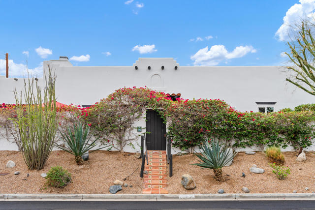 54510 Avenida Alvarado, La Quinta CA: https://media.crmls.org/mediaz/86822b71-59bb-4d99-b025-0fd29d7ce76b.jpg