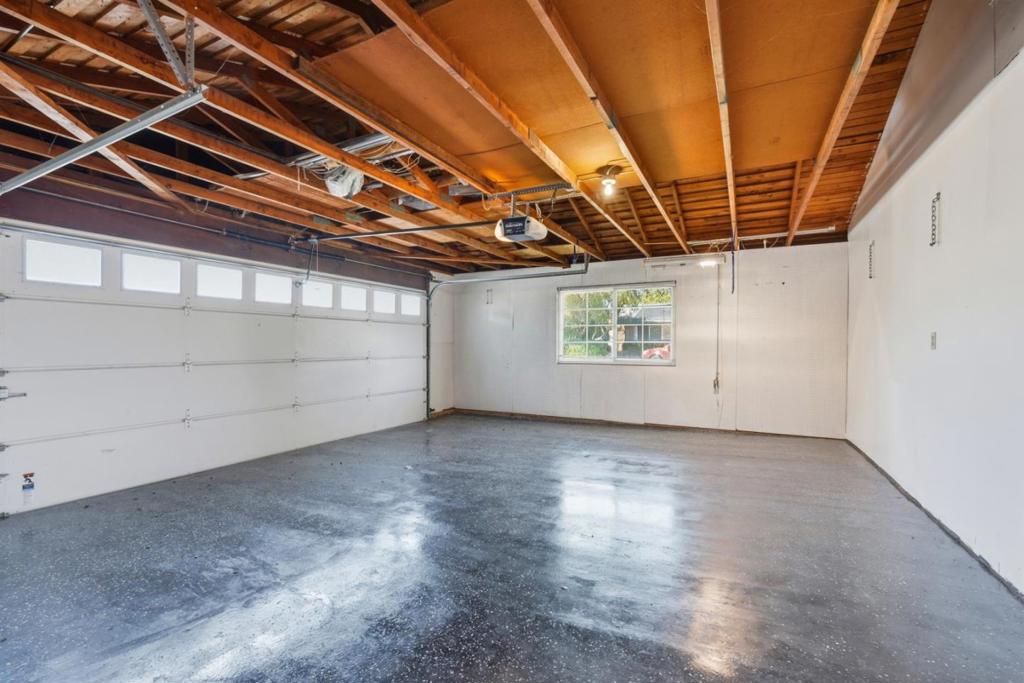 https://media.crmls.org/mediaz/86825c7e-1e7e-4bd9-9033-3ef3edc0505d.jpg?preset=X-Large