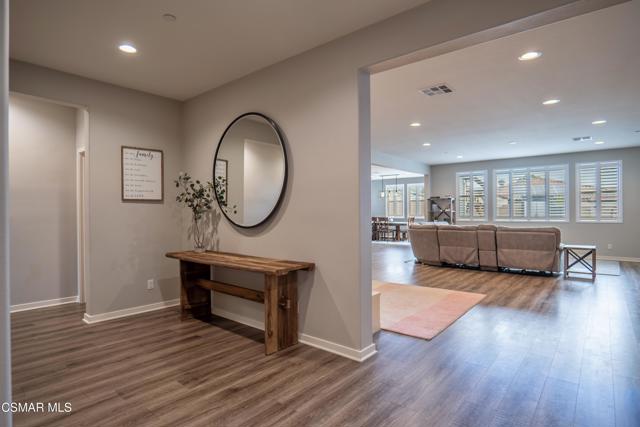 3262 Jacinto Court, Simi Valley CA: https://media.crmls.org/mediaz/8683938c-4259-49bf-94d2-fbe2877181b7.jpg