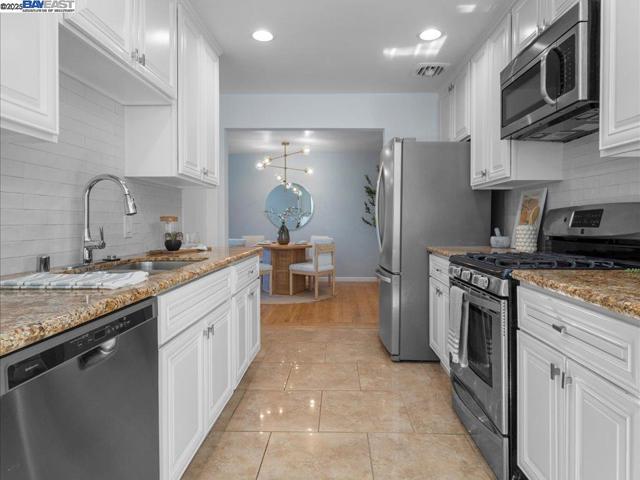 2457 San Carlos Ave, Castro Valley CA: https://media.crmls.org/mediaz/8683f1de-4a83-4ac6-8167-179e32c38fcd.jpg