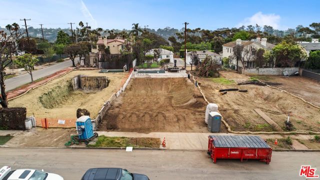 764 Iliff Street, Pacific Palisades CA: https://media.crmls.org/mediaz/868410aa-6162-4fc9-8e7d-371742f4fe68.jpg