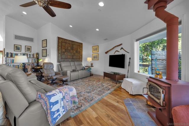 4667 Luneta View Rd, Julian CA: https://media.crmls.org/mediaz/86841d1d-7e74-4f5f-9a2d-40af46b7e965.jpg