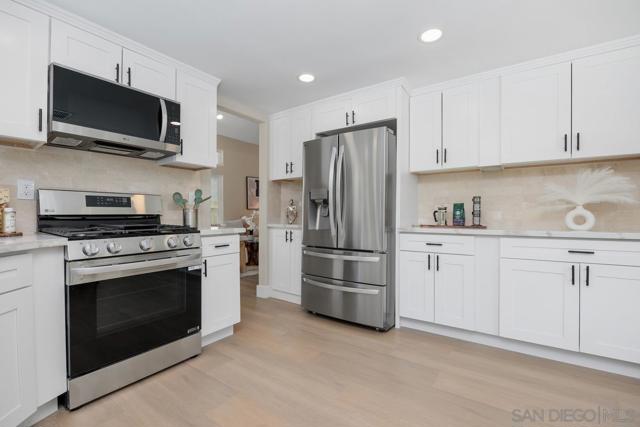 1823 Paseo del Lago, Vista CA: https://media.crmls.org/mediaz/86845cf6-648d-4dde-a026-f7bb94b4ebb8.jpg