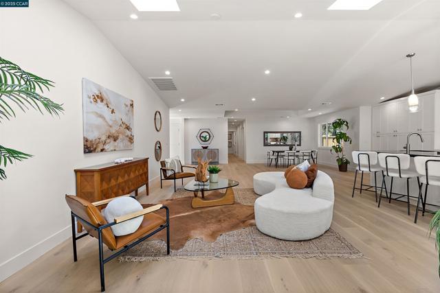 706 St Marys Rd, Lafayette CA: https://media.crmls.org/mediaz/868471da-68cd-4e1e-a577-0d52201fc484.jpg
