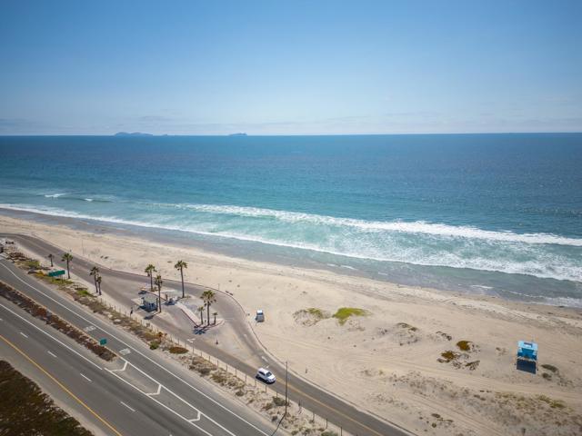 54 Half Moon Bend, Coronado CA: https://media.crmls.org/mediaz/8684b97d-03bc-4ada-b52d-eef96d5c4684.jpg