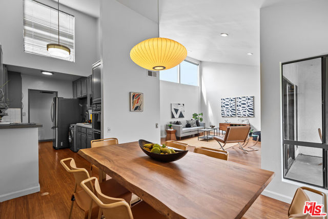 1887 Greenfield Avenue, Los Angeles CA: https://media.crmls.org/mediaz/8684de29-71d4-4594-bedd-0e816a48210c.jpg