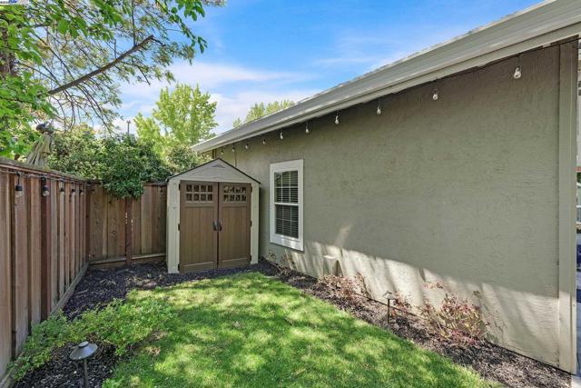 8043 Crossridge Rd, Dublin CA: https://media.crmls.org/mediaz/86859fb5-8e6f-4766-b8c5-e0214d9d1e3a.jpg