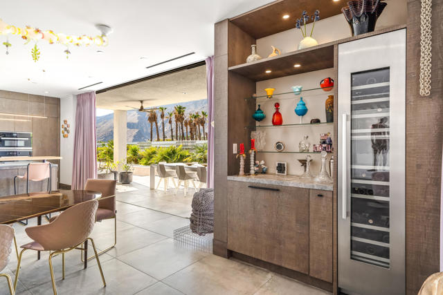427 N Avenida Caballeros, Palm Springs CA: https://media.crmls.org/mediaz/868602f6-2304-45e0-b2a4-9dcd213a5f64.jpg