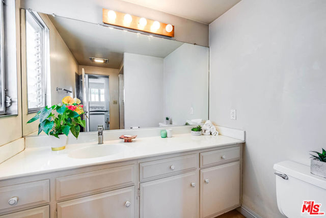 4331 W Sarah Street, Burbank CA: https://media.crmls.org/mediaz/86865491-04e9-47bf-9402-f1fb63b666a9.jpg