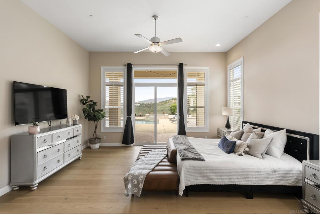 MLS #250032415SD img 25