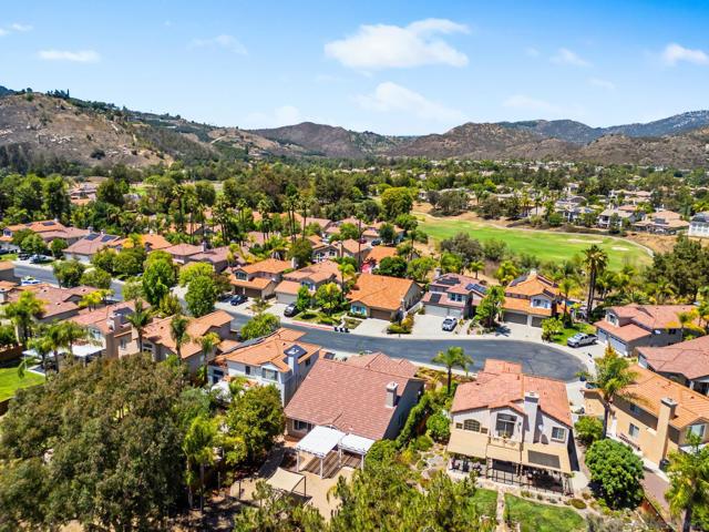 3083 Sprucewood Ln, Escondido CA: https://media.crmls.org/mediaz/8686a304-702d-46cf-b8a6-e422ea3a92f1.jpg