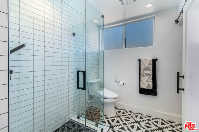 28374 Rey De Copas Lane, Malibu CA: https://media.crmls.org/mediaz/8686bcde-4665-4234-b1d8-d362ddfd73c8.jpg