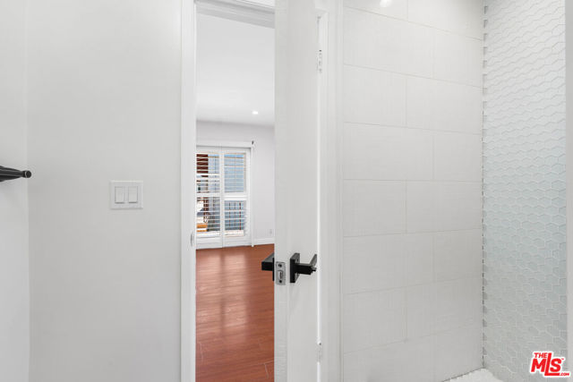 5229 Balboa Boulevard, Encino CA: https://media.crmls.org/mediaz/8686fc68-2f73-4a25-b325-e6bf88d69c42.jpg