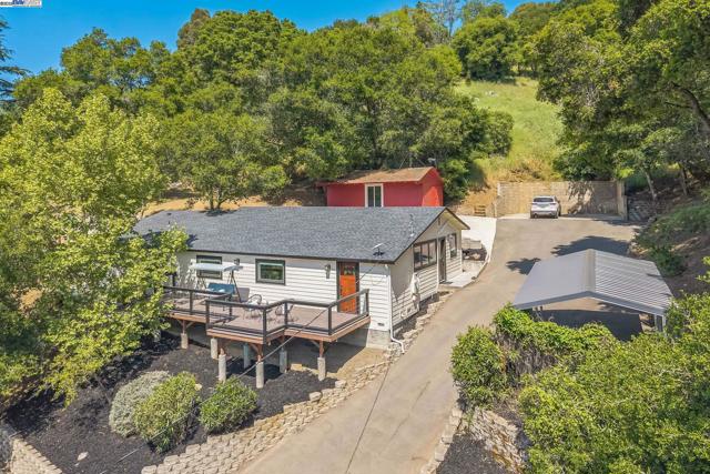 18698 Cull Canyon Rd, Castro Valley CA: https://media.crmls.org/mediaz/8686ffdc-f801-4045-80f2-2e8a8dce88d3.jpg