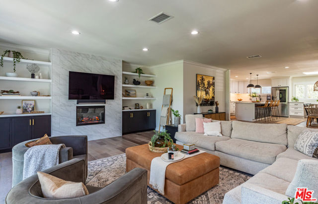 5 Bed Home for Sale in Los Angeles, California
