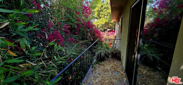 1433 N Martel Avenue, Los Angeles CA: https://media.crmls.org/mediaz/868786a8-6e5f-4bab-83c3-dd0407352c6d.jpg