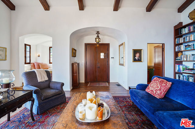 22800 Beckledge Terrace, Malibu CA: https://media.crmls.org/mediaz/8688171f-8485-4fe0-8ac7-12b944e4d7a5.jpg