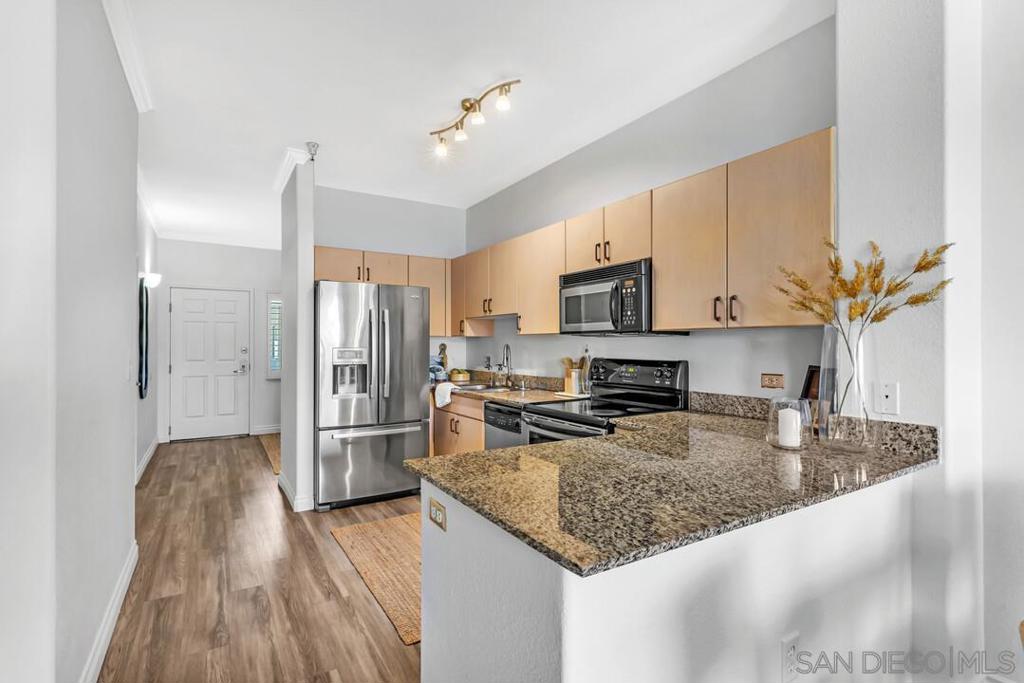 1643 6th Ave. - photo 6