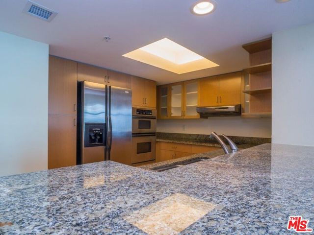 13700 Marina Pointe Drive, 420 photo 6
